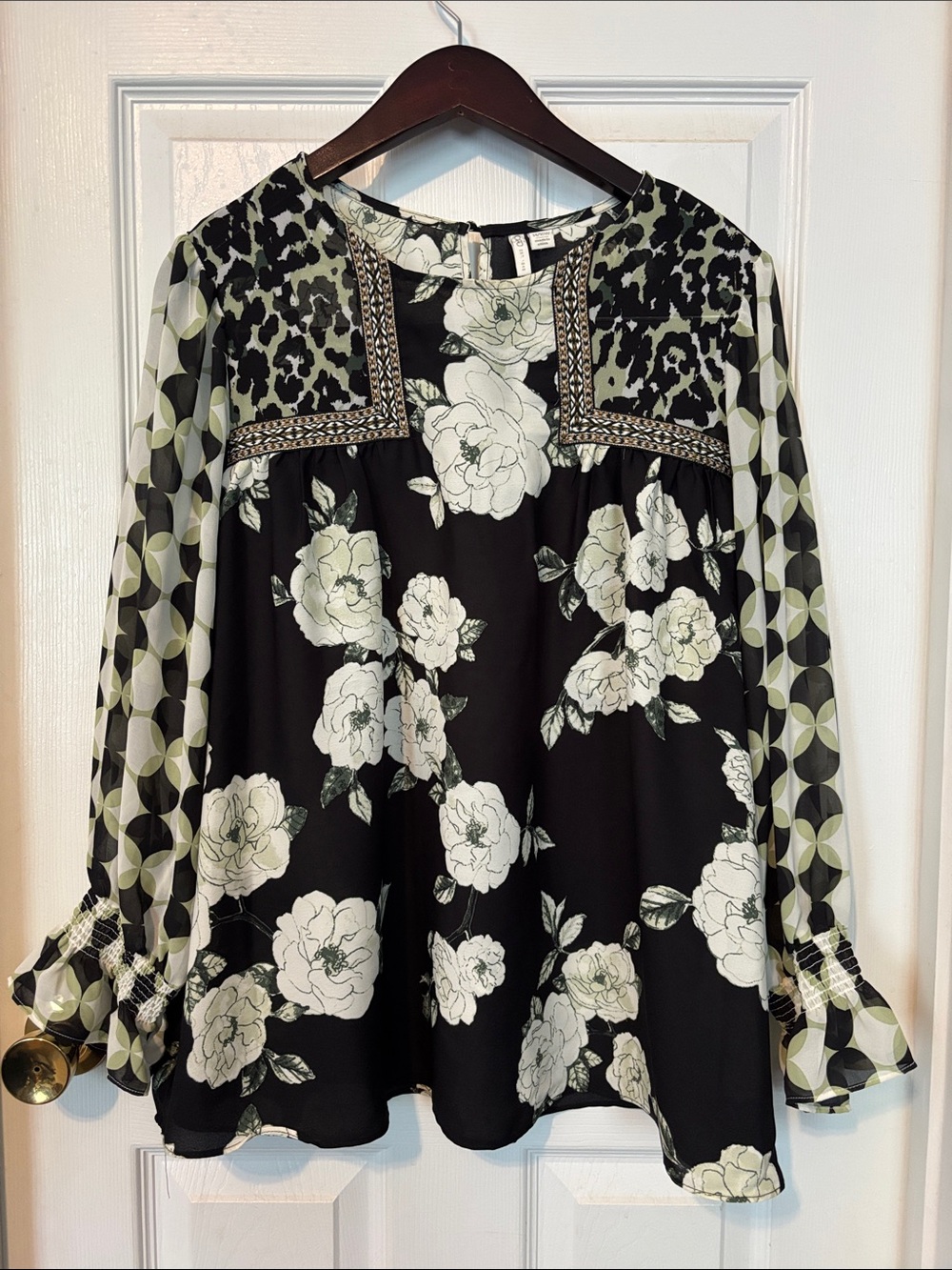 Beautiful Black Floral Long-Sleeve Women's Blouse. Sheet Sleeves. So Pretty